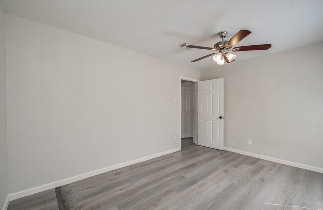 Building Photo - 16610 Cairngorm Dr