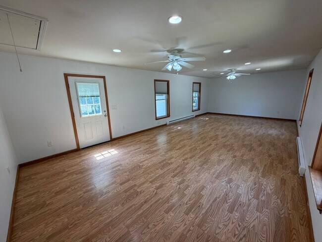 Building Photo - 4BR Colonial with Garage and Large Lot