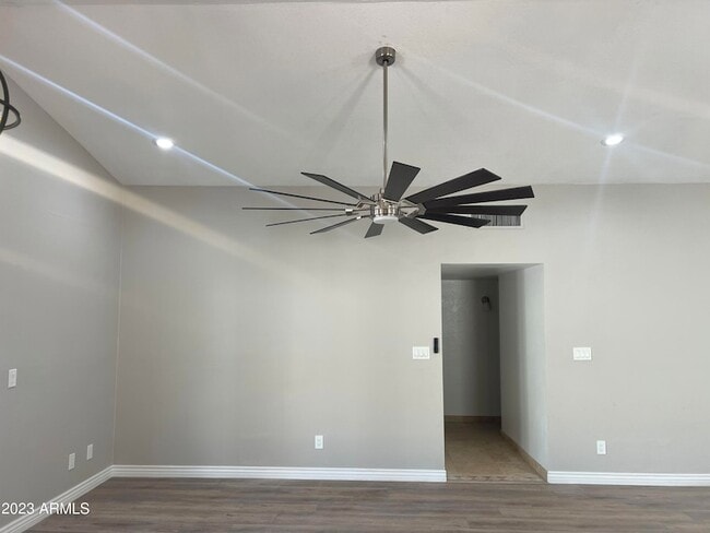 Building Photo - 1733 N La Rosa Dr