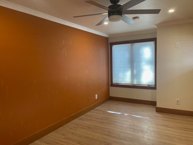 Building Photo - Unfurnished fully renovated condo in Incli...