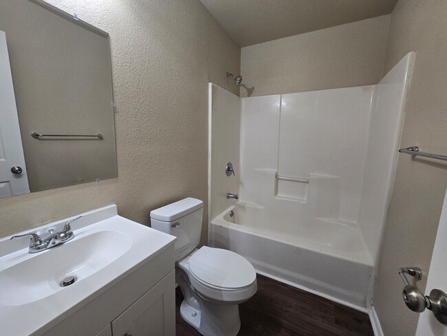 Building Photo - 10226 Country Hills Blvd