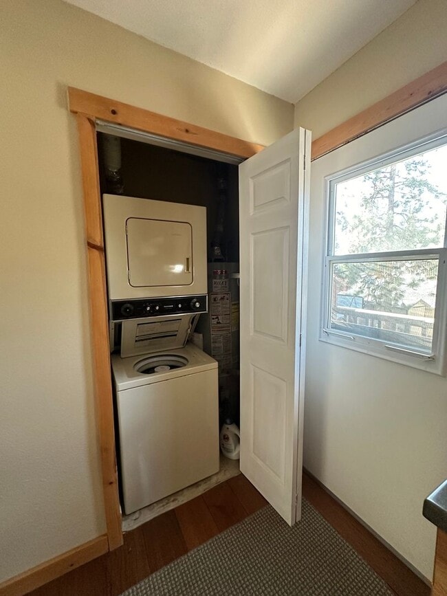 Building Photo - Centrally Located Near Heavenly,  2 bedroo...