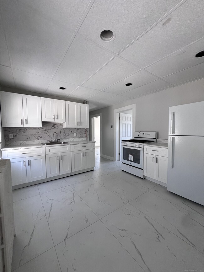 Building Photo - 81 Jetland St