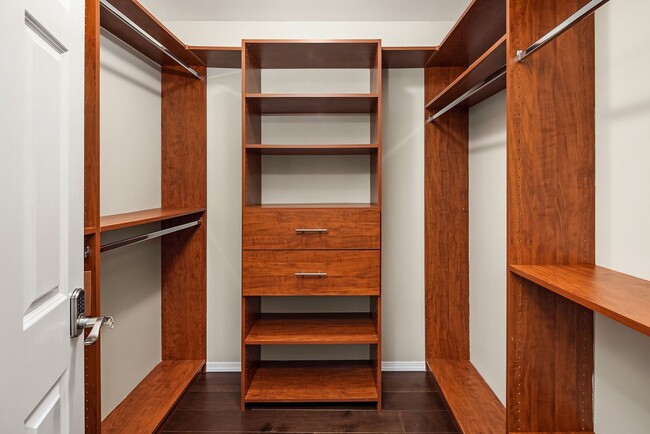 Building Photo - 9610 SE 7th St