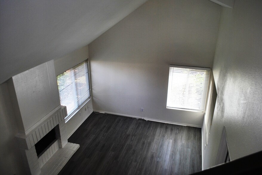 Building Photo - 10626 Escobar Dr