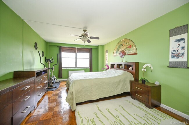 Building Photo - 61-20 Grand Central Pkwy