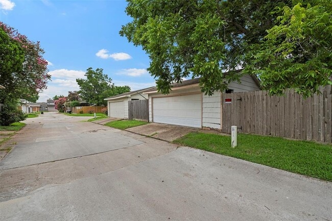 Building Photo - 13163 High Star Dr