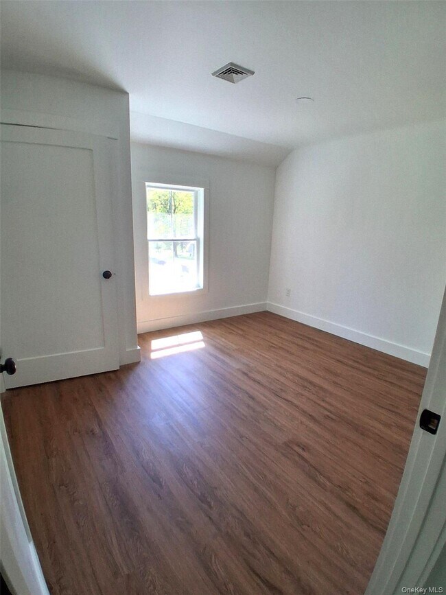 Building Photo - 11 Cedar St