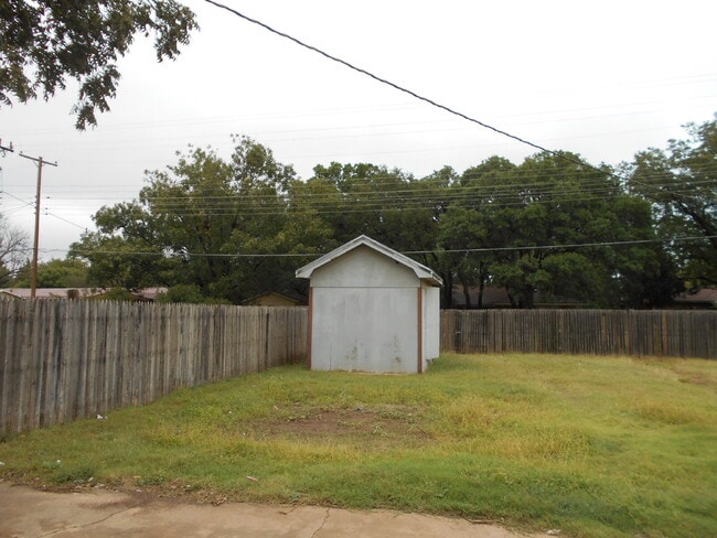Building Photo - Charming 3-Bed Home with 1.5 Baths in Lubb...