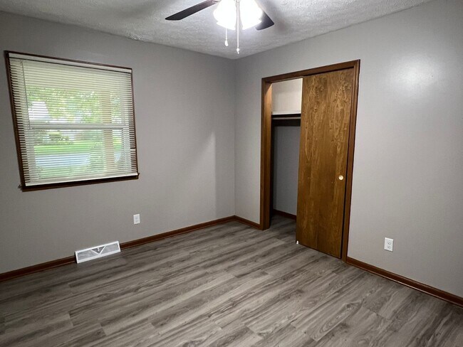 Building Photo - Recently Remodeled 3 Bed / 2 Bath near Mercy Hospital