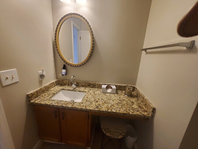 Building Photo - 313 Peachtree Dr