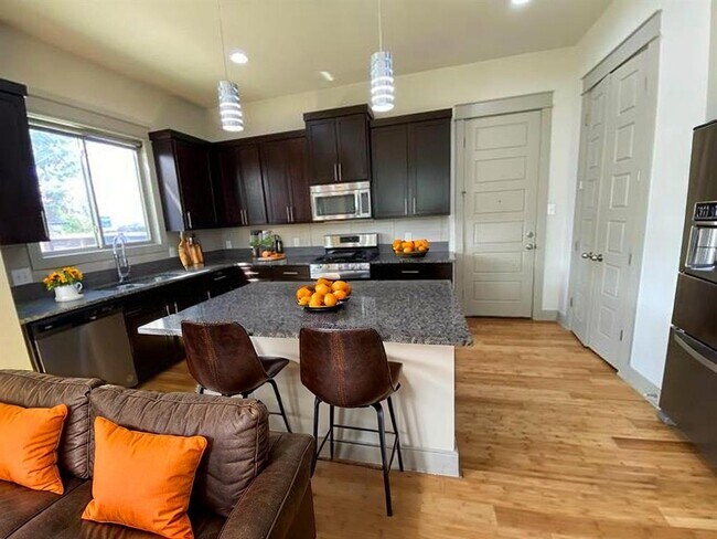 Building Photo - 8500 Bowling Green Dr