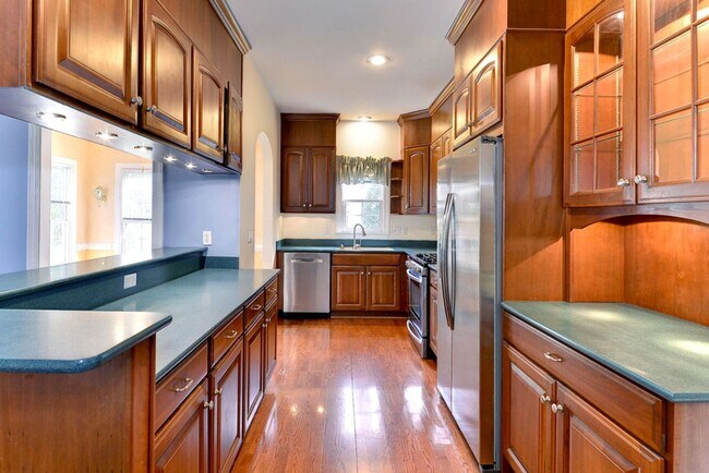 Building Photo - Low Maintenance Living in Williamsburg