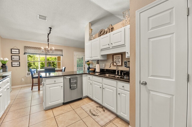 Building Photo - 28337 Bay Branch Dr