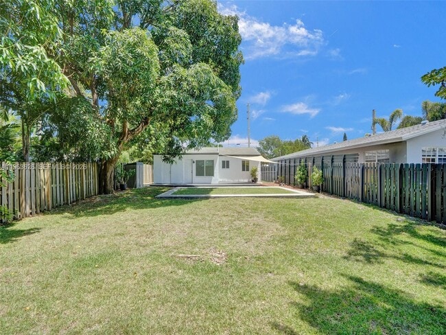 Building Photo - 1713 NE 15th Ave