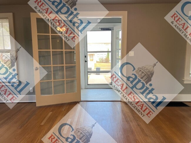 Building Photo - Cozy 2 Bedroom