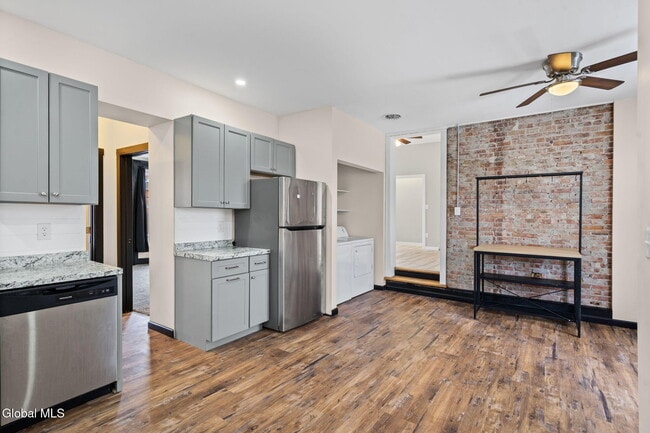 Building Photo - 821 23rd St