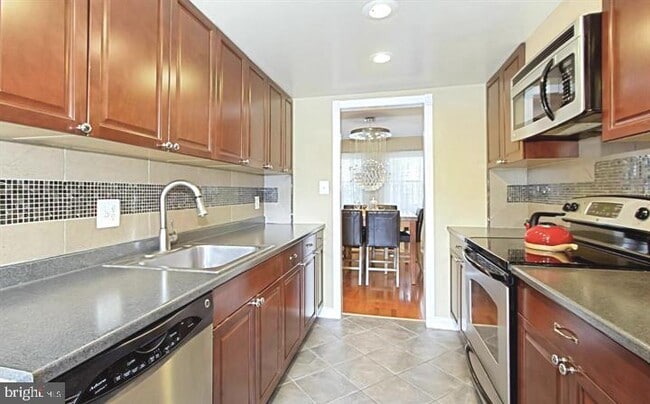 Building Photo - 12728 Rolling Brook Dr
