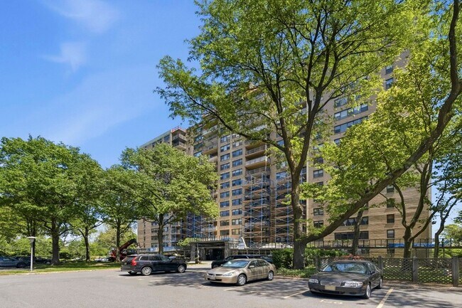 Building Photo - 201 St Pauls Ave