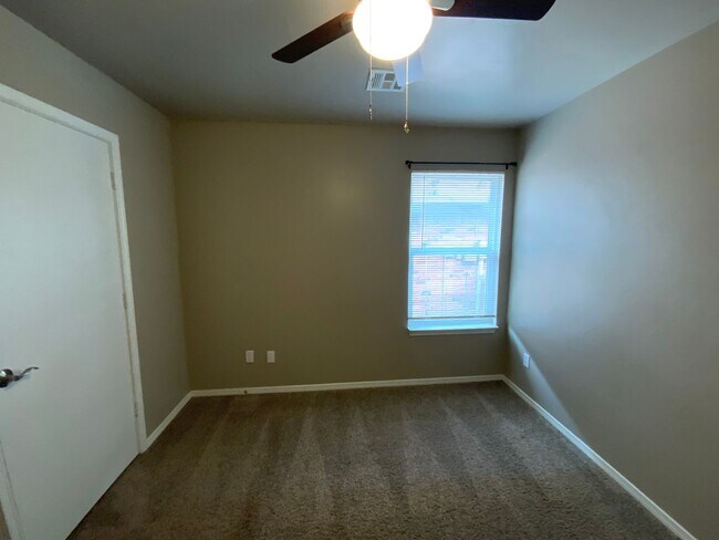 Building Photo - 3 bedroom 2 bath - SW OKC