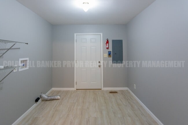 Building Photo - 345 Yoakum St