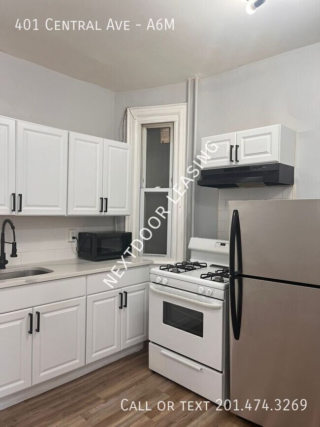 Primary Photo - 401 Central Ave