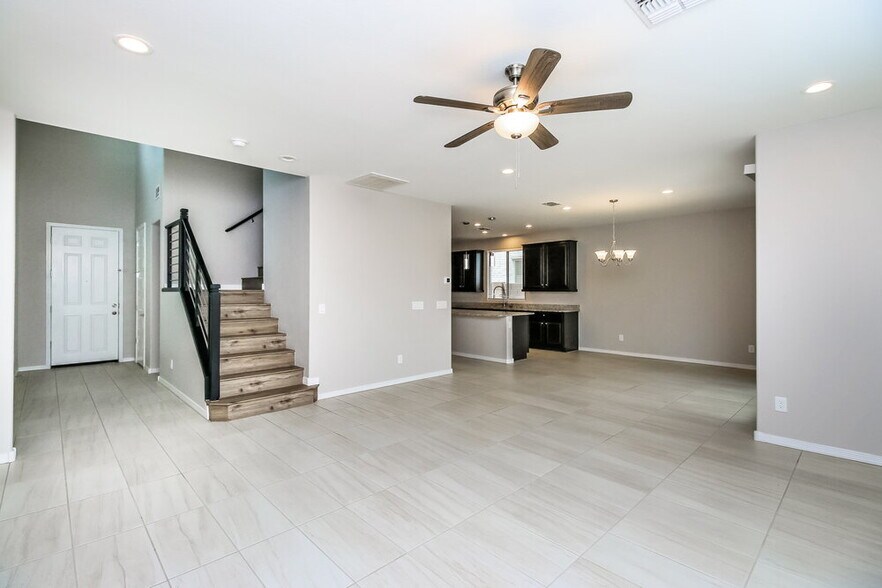 Building Photo - 9546 E Thornbush Ave