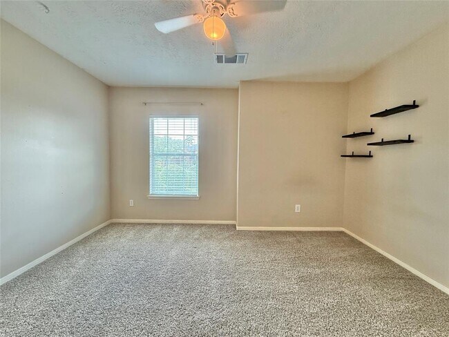 Building Photo - 25314 Oak Knot Dr