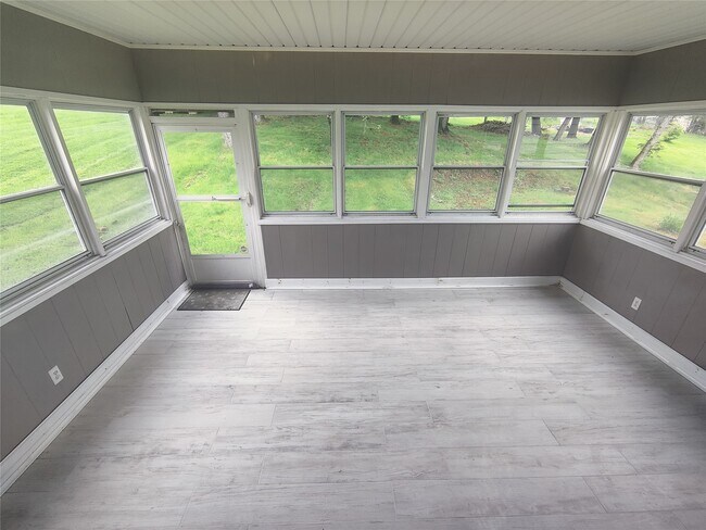 Building Photo - 4244 Emerson Pl