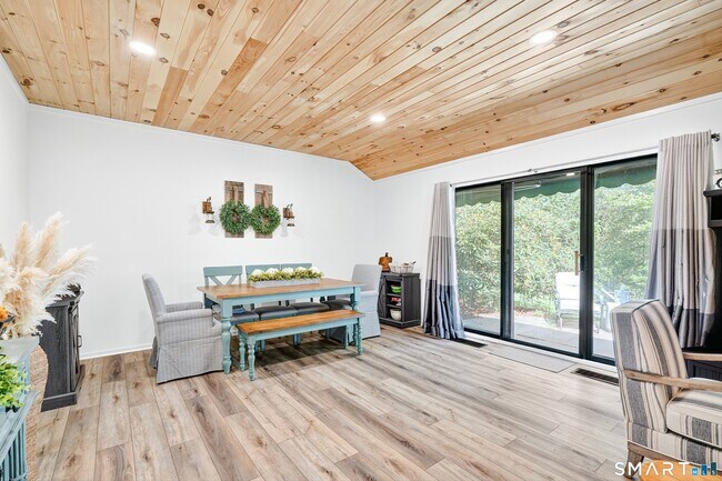 Building Photo - 401 Heritage Vlg