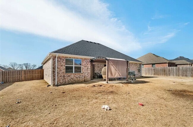Building Photo - Available June 1st! 3-Bedroom, 2-Bathroom ...