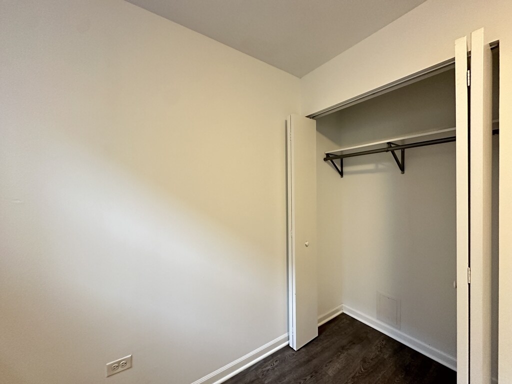 Building Photo - 940 W Winona St