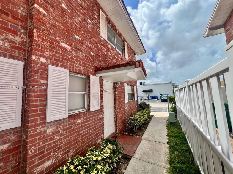 Building Photo - 9660-9666 NW 35th St