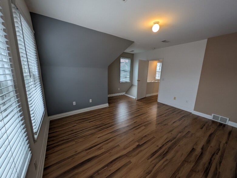 Building Photo - 158 Park St