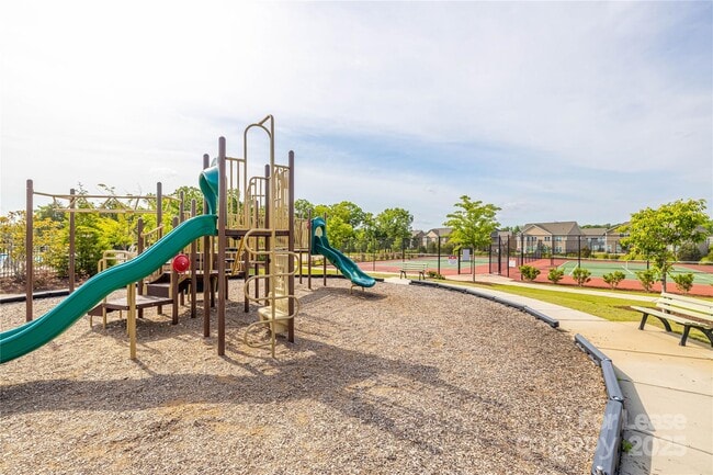Building Photo - 2624 Snap Dragon Dr