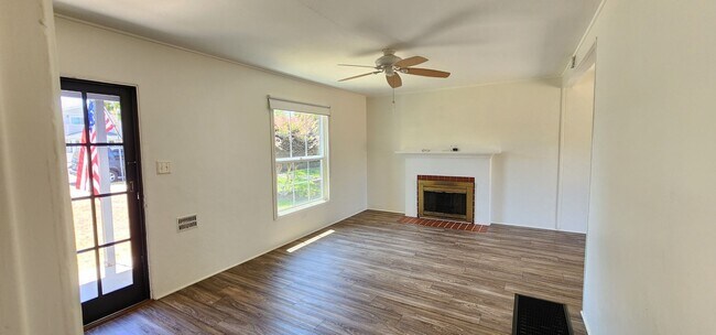 Building Photo - Coronado: Charming 2bd/1ba Village House w...