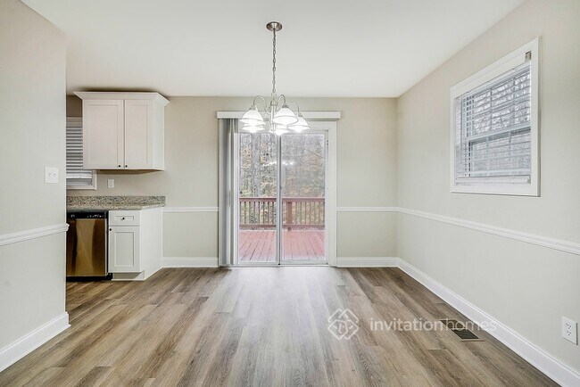 Building Photo - 5484 Pine Dr SW