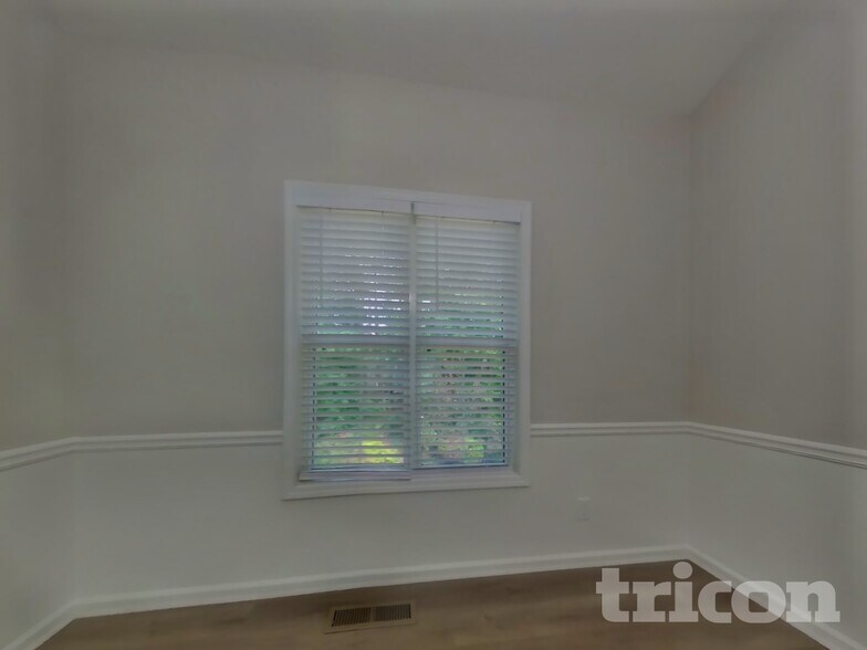 Building Photo - 2030 Township Dr