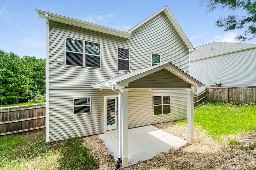 Building Photo - 136 Camellia Way