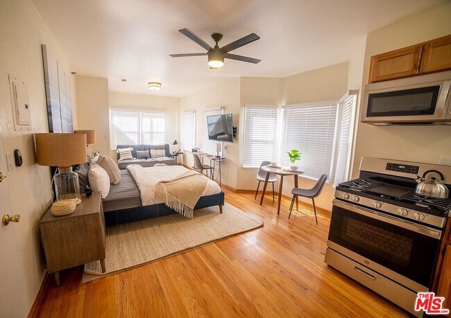 Building Photo - 26 Breeze Ave