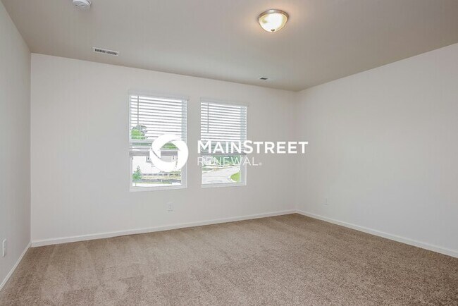 Building Photo - 4 Bedroom Pet-Friendly Home in Zebulon, NC with Main Street Renewal