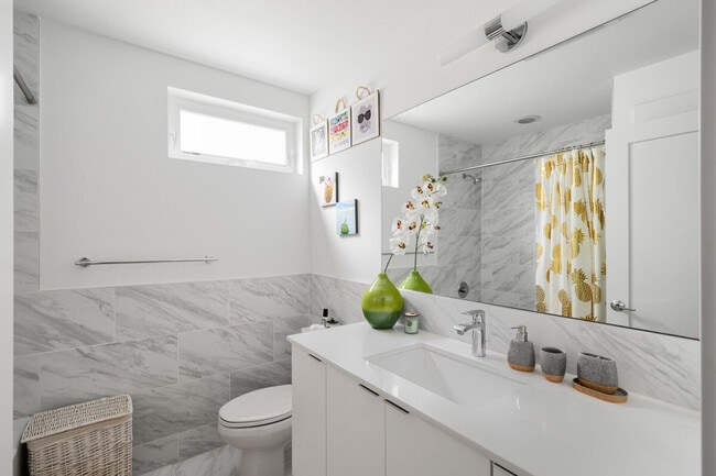 Building Photo - 620D 10th Ave E