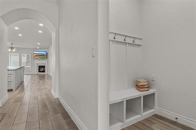 Building Photo - 1009 Queens Lk Trl