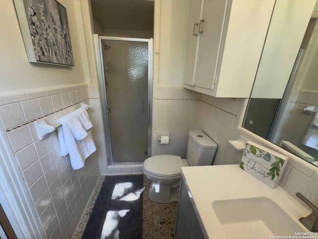 Building Photo - 11022 Dreamland Dr