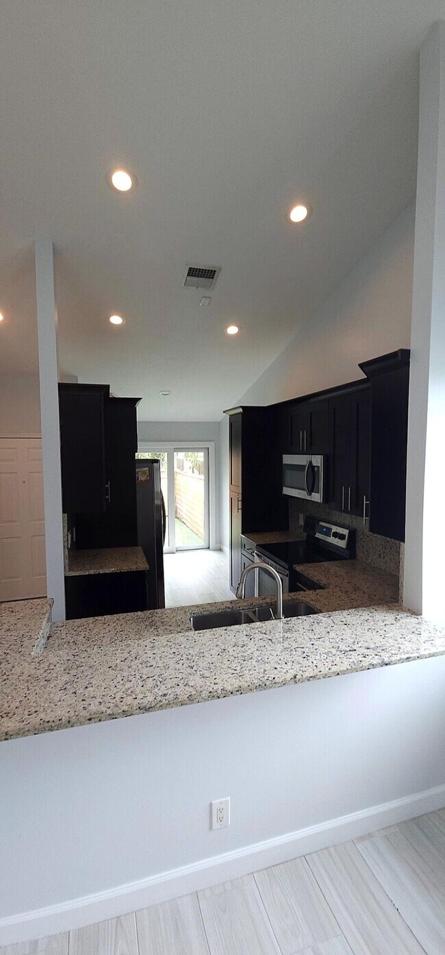Building Photo - 3784 Collinwood Ln