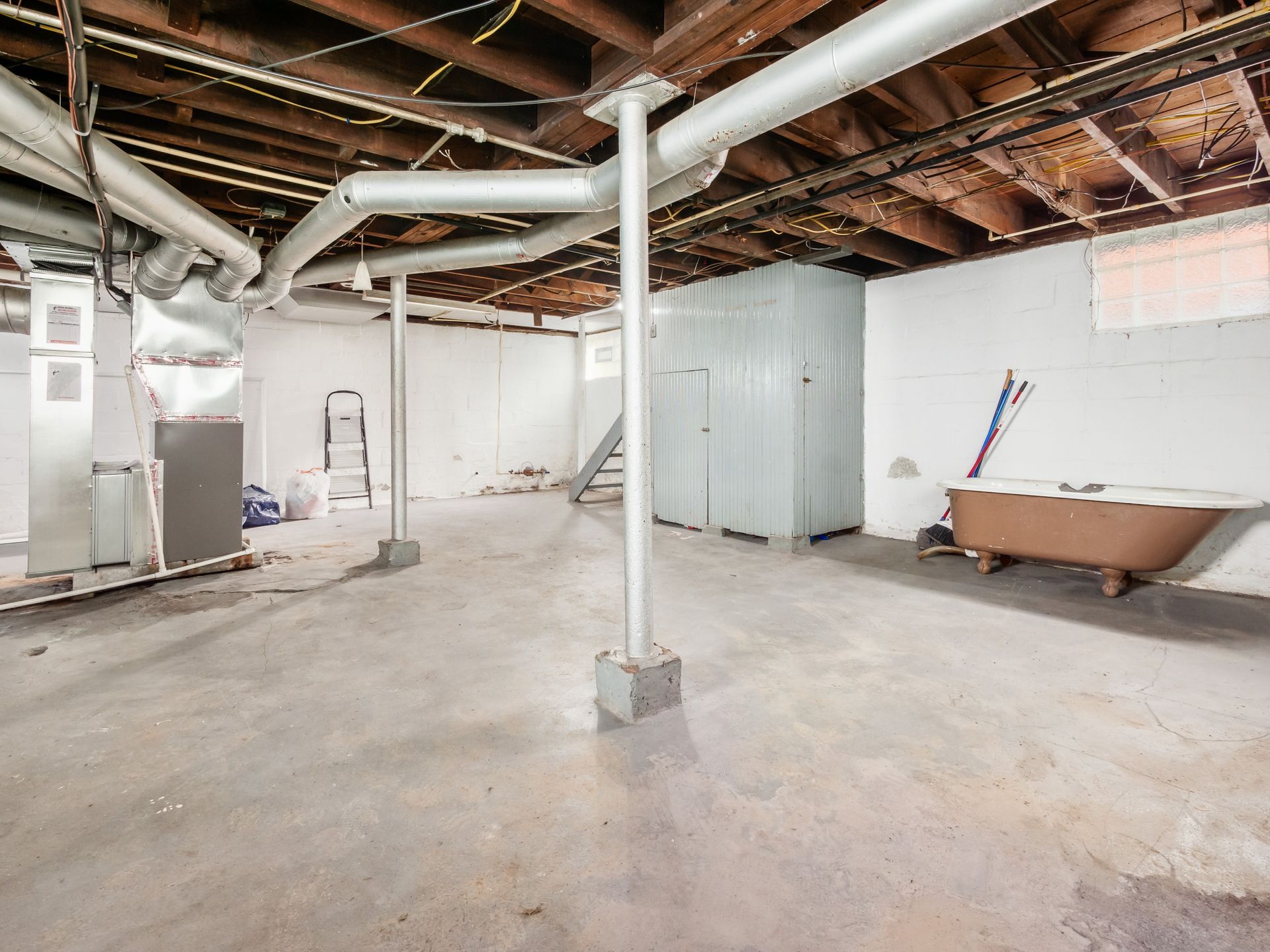 Building Photo - 211 E Jenkins Ave