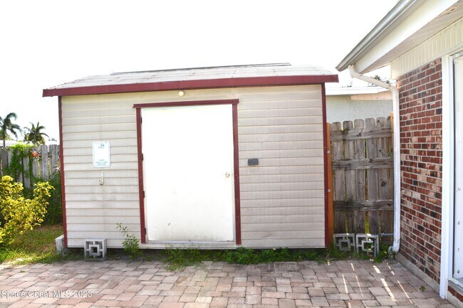 Building Photo - 1400 Glen Haven Dr