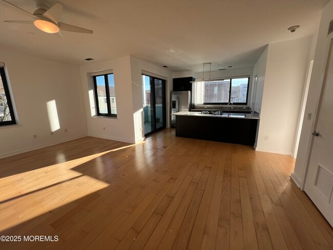 Building Photo - 510 Monroe Ave