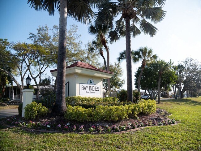 Building Photo - 902 W Questa Ave