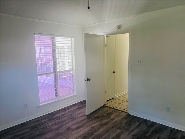 Building Photo - 3907 Windmill St